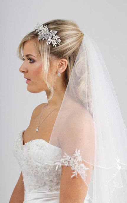 Richard designs veil